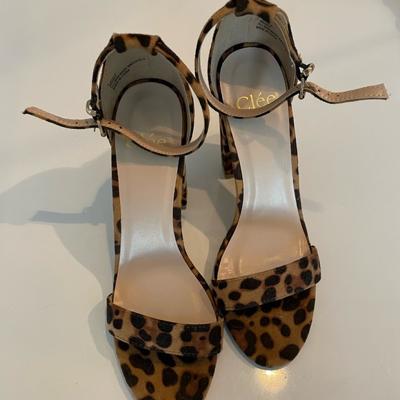 Clée Leopard Print Heels - Picture 4 of 9